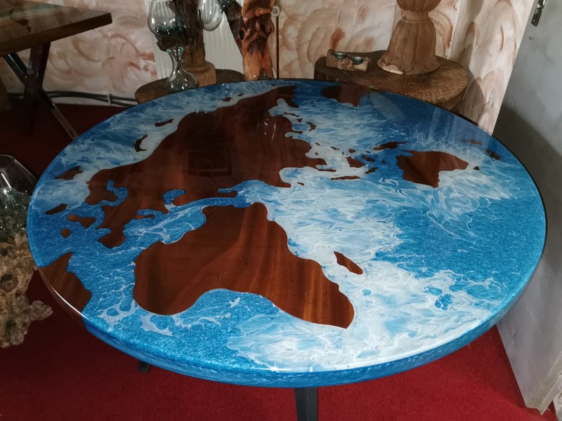 Epoxidharztisch "The Blue Earth-Cake"